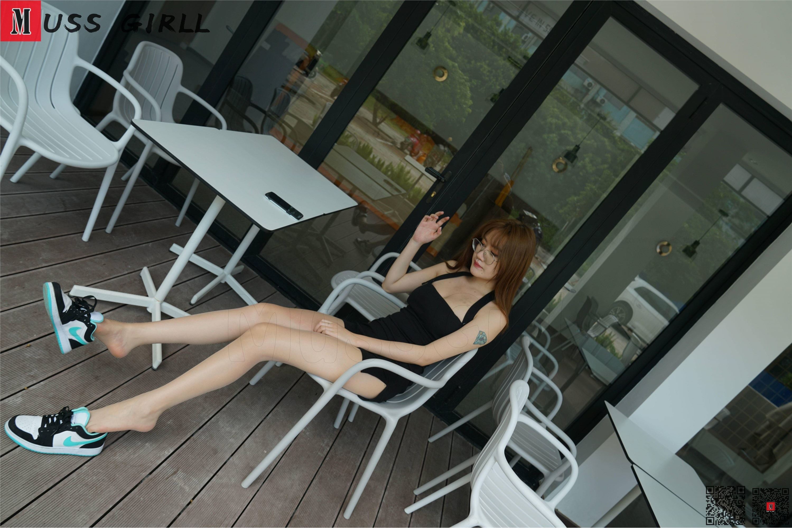 MussGirl慕丝女郎  NO.242-户外肉丝包臀裙